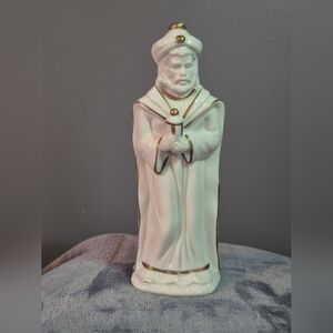 Exquisite King Balthazar Figurine – White with Gold Trim, Flawless Condition!